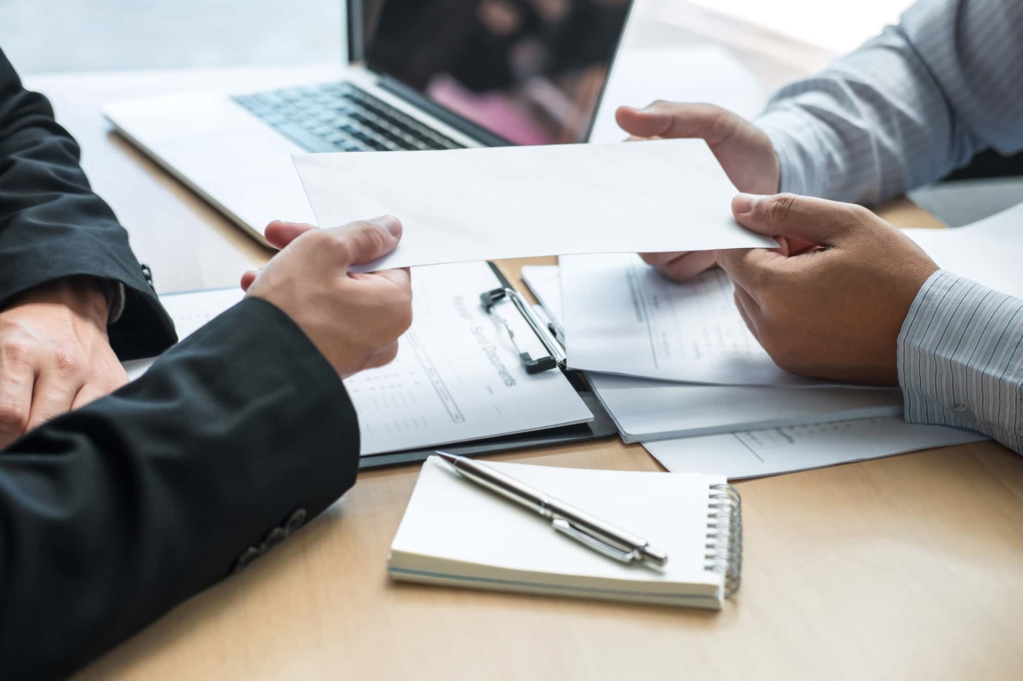 A process server in New Hampshire can serve parties at their home, workplace, or other appropriate locations as specified by law.