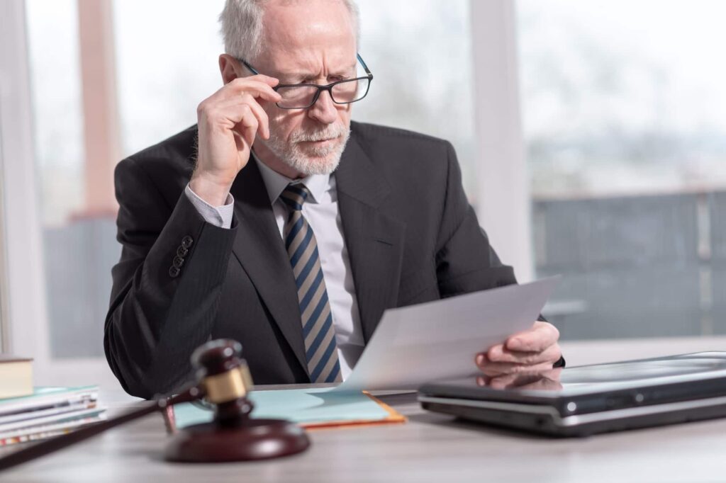 Learning the key indicators to determine whether a process server is legitimate and avoid costly mistakes in your legal proceedings.